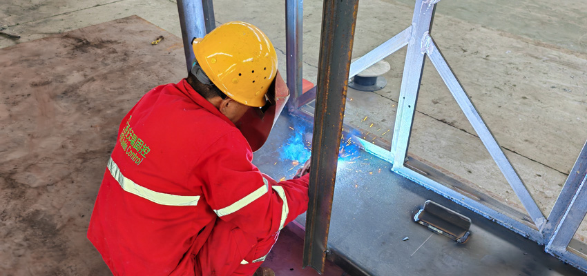 Welding of shale shaker box